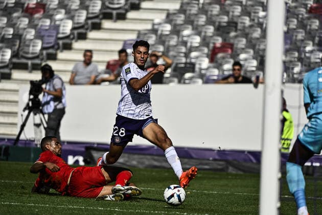 Fares Chaibi (tfc) FOOTBALL : Toulouse vs Angers - 11eme Journee de L1 UBEREATS - Toulouse - 16 10 2022 ThierryBreton Panoramic 
