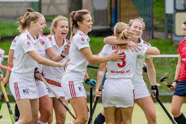 Sport Themen der Woche KW41 2. Frauen Hockey Bundesliga: Rüsselsheimer RK - Nürnberger HTC, RRK-Hockeyplätze, Rüsselsheim, 16.10.2022 Dominique Machnik (Nürnberger HTC 3) & Katharina Köhler (Nürnberger HTC 6) & Juliane Mücke (Nürnberger HTC 20), Rüsselsheimer RK - Nürnberger HTC, Rüsselsheim, RRK-Hockeyplätze, 16.10.2022 *** 2 Womens Hockey Bundesliga Ruesselsheimer RK Nuernberger HTC, RRK Hockey Courts, Ruesselsheim, 16 10 2022 Dominique Machnik Nuernberger HTC 3 Katharina Koehler Nuernberger HTC 6 Juliane Muecke Nuernberger HTC 20 , Ruesselsheimer RK Nuernberger HTC, Ruesselsheim, RRK Hockey Courts, 16 10 2022 Copyright: xBEAUTIFULxSPORTS Gawlikx