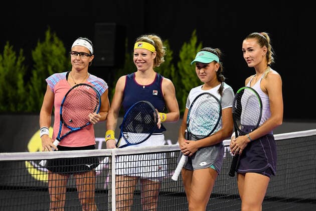 Transylvania Open: WTA, Tennis Damen 250 Tennis Damen Tournament in Cluj-Napoca, BT Arena, 8-16 October 2022 Doubles Finals: Kirsten Flipkens, Laura Siegemund, Kamilla Rakhimova and Yana Sizikova at the beginning of the match WTA 250 Transylvania Open, held in BT Arena, Cluj Napoca 8-16 October 2022 Cluj-Napoca Cluj Copyright: xANCAxTEPEIx