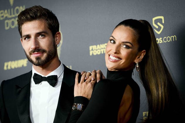 Sport Bilder des Tages Kevin Trapp et sa femme Izabel Goulart FOOTBALL : Ceremonie du Ballon d Or 2022 - tapis rouge - Paris - 17 10 2022 JBAutissier Panoramic 