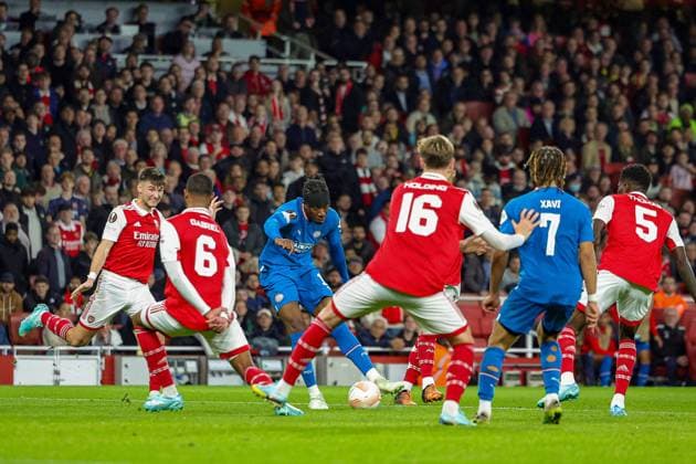 Arsenal v PSV Eindhoven Europa League 20 10 2022. Group A Noni Madueke (10) of PSV Eindhoven shoots towards the goal during the Europa League match between Arsenal and PSV Eindhoven at the Emirates Stadium, London, England on 20 October 2022. Editorial use only , Copyright: xNigelxKeenex PSI-16182-0059