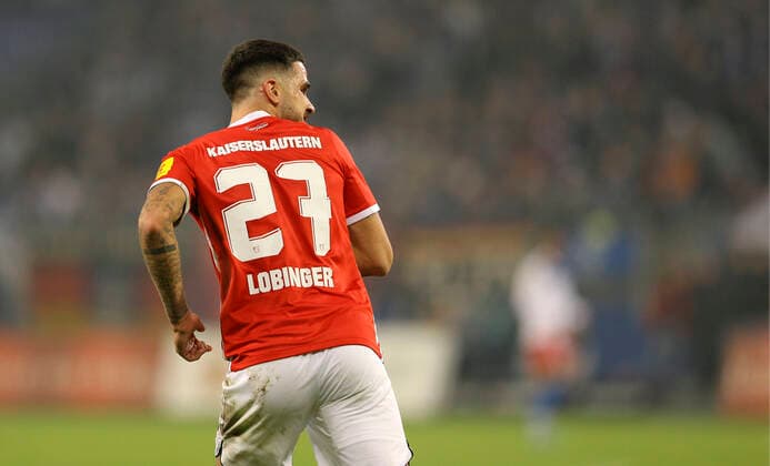 Foto : skeptische Miene bei ... Lex Tyger Lobinger ( 1. FCK ) Fussball 2. Liga am Sa. 08.10.2022 Hamburger SV - 1. FC Kaiserslautern 1 - 1