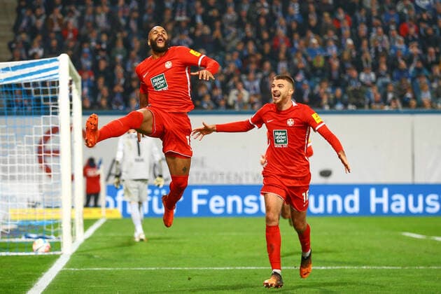 Sport Themen der Woche KW42 Sport Bilder des Tages 21.10.2022, xtgx, Fussball 2. Bundesliga, FC Hansa Rostock - 1. FC Kaiserslautern emspor, v.l. Terrence Boyd (Kaiserslautern, 13) Jubel, Torjubel, jubelt ueber das Tor, celebrate the goal, celebration (DFL DFB REGULATIONS PROHIBIT ANY USE OF PHOTOGRAPHS as IMAGE SEQUENCES and or QUASI-VIDEO) Rostock *** 21 10 2022, xtgx, football 2 Bundesliga, FC Hansa Rostock 1 FC Kaiserslautern emspor, v l Terrence Boyd Kaiserslautern, 13 jubilation, goal jubilation, jubilate over the goal, celebrate the goal, celebration DFL DFB REGULATIONS PROHIBIT ANY USE OF PHOTOGRAPHS as IMAGE SEQUENCES and or QUASI VIDEO Rostock