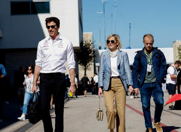 Toto Wolff (AUT, Mercedes-AMG Petronas F1 Team) and his wife Susie Wolff (GBR), F1 Grand Prix of USA at Circuit of The Americas on October 21, 2022 in Austin, United States of America. (Photo by HOCH ZWEI) Austin United States of America