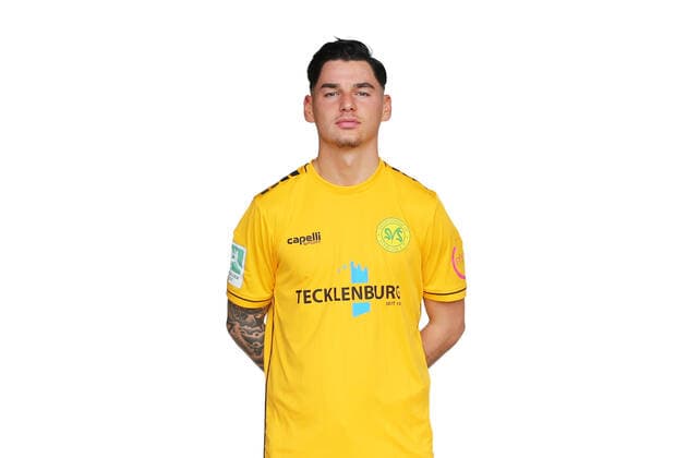 Straelen, Deutschland 22. Oktober 2022: Regionalliga West - 2022 2023 - SV Straelen - Teamshooting - Mannschaftsfoto Marco Cirillo (SV Straelen) Tecklenburg Stadion Nordrhein Westfalen Copyright: xFotostandx xvanxderxVeldenx