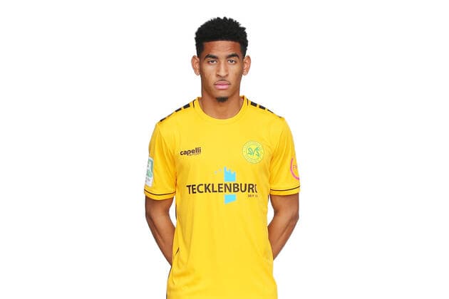 Straelen, Deutschland 22. Oktober 2022: Regionalliga West - 2022 2023 - SV Straelen - Teamshooting - Mannschaftsfoto Jaron Vicario (SV Straelen) Tecklenburg Stadion Nordrhein Westfalen Copyright: xFotostandx xvanxderxVeldenx