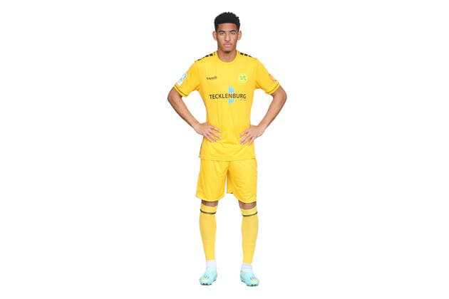 Straelen, Deutschland 22. Oktober 2022: Regionalliga West - 2022 2023 - SV Straelen - Teamshooting - Mannschaftsfoto Jaron Vicario (SV Straelen) Tecklenburg Stadion Nordrhein Westfalen Copyright: xFotostandx xvanxderxVeldenx