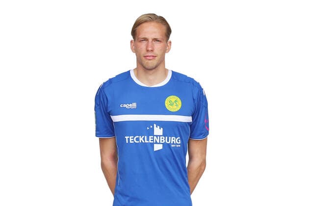 Straelen, Deutschland 22. Oktober 2022: Regionalliga West - 2022 2023 - SV Straelen - Teamshooting - Mannschaftsfoto Torhueter Julian Paris (SV Straelen) Tecklenburg Stadion Nordrhein Westfalen Copyright: xFotostandx xvanxderxVeldenx