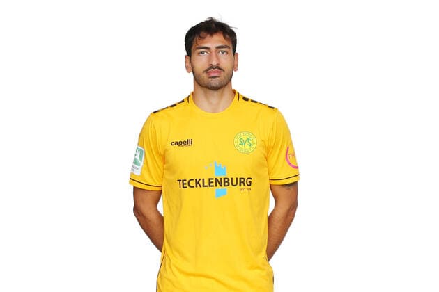 Straelen, Deutschland 22. Oktober 2022: Regionalliga West - 2022 2023 - SV Straelen - Teamshooting - Mannschaftsfoto Hassine Refai (SV Straelen) Tecklenburg Stadion Nordrhein Westfalen Copyright: xFotostandx xvanxderxVeldenx