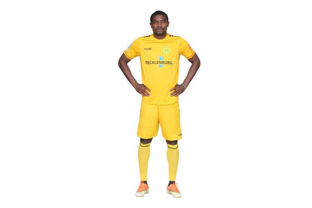 Straelen, Deutschland 22. Oktober 2022: Regionalliga West - 2022 2023 - SV Straelen - Teamshooting - Mannschaftsfoto Chigaemenzu Francis Ubabuik (SV Straelen) Tecklenburg Stadion Nordrhein Westfalen Copyright: xFotostandx xvanxderxVeldenx