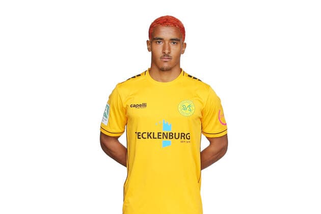 Straelen, Deutschland 22. Oktober 2022: Regionalliga West - 2022 2023 - SV Straelen - Teamshooting - Mannschaftsfoto Tyron Ken Rayomba Mata (SV Straelen) Tecklenburg Stadion Nordrhein Westfalen Copyright: xFotostandx xvanxderxVeldenx
