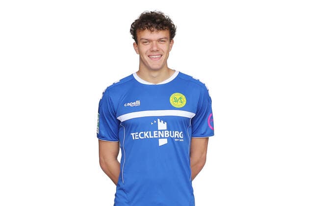 Straelen, Deutschland 22. Oktober 2022: Regionalliga West - 2022 2023 - SV Straelen - Teamshooting - Mannschaftsfoto Torhueter Kevin Kratzsch (SV Straelen) Tecklenburg Stadion Nordrhein Westfalen Copyright: xFotostandx xvanxderxVeldenx