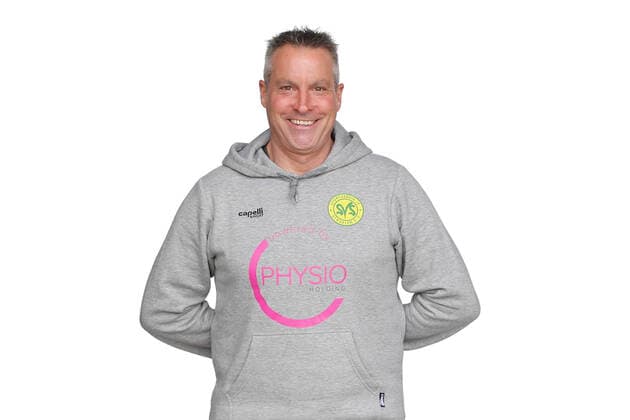 Straelen, Deutschland 22. Oktober 2022: Regionalliga West - 2022 2023 - SV Straelen - Teamshooting - Mannschaftsfoto Physio Marco van Hees (SV Straelen) Tecklenburg Stadion Nordrhein Westfalen Copyright: xFotostandx xvanxderxVeldenx