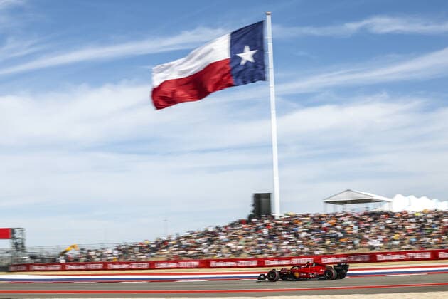 55 SAINZ Carlos (spa), Scuderia Ferrari F1-75, action during the Formula 1 Aramco United States Grand Prix 2022, 19th round of the 2022 FIA Formula One World Championship, WM, Weltmeisterschaft from October 21 to 23, 2022 on the Circuit of the Americas, in Austin, Texas - F1 - UNITED STATES GRAND PRIX 2022 DPPI Panoramic  20221022_G00D7081