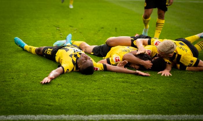 Sport Bilder des Tages Dortmund, 22.10.2022 Torjubel: Youssoufa Moukoko (BVB), Giovanni Reyna (BVB), Jude Bellingham (BVB), Nico Schlotterbeck (BVB) Borussia Dortmund - VfB Stuttgart Fussball; Saison 2022 23 Foto: Moritz Müller