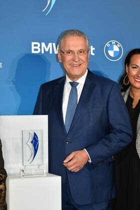 Joachim Herrmann Verleihung des Bayerischen Sportpreis 2022 Ehrung, Auszeichnung, Preis BMW Welt München 22. Oktober 2022
