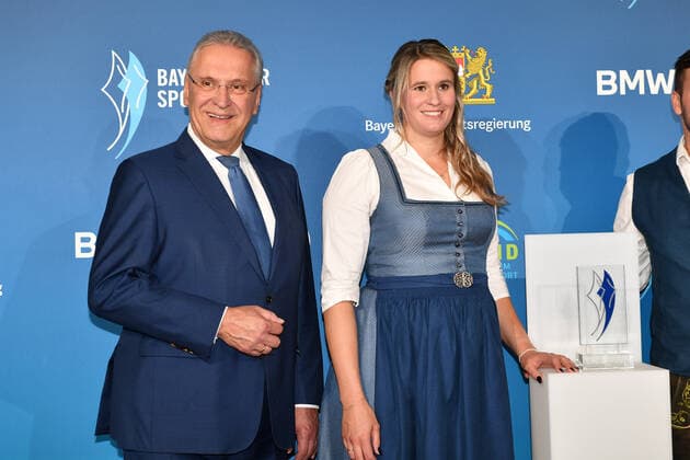 Joachim Herrmann, Natalie Geisenberger Verleihung des Bayerischen Sportpreis 2022 Ehrung, Auszeichnung, Preis BMW Welt München 22. Oktober 2022