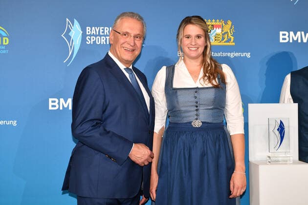 Joachim Herrmann, Natalie Geisenberger Verleihung des Bayerischen Sportpreis 2022 Ehrung, Auszeichnung, Preis BMW Welt München 22. Oktober 2022