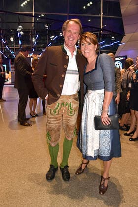 Markus Wasmeier mit Ehefrau Verleihung des Bayerischen Sportpreis 2022 Ehrung, Auszeichnung, Preis BMW Welt München 22. Oktober 2022