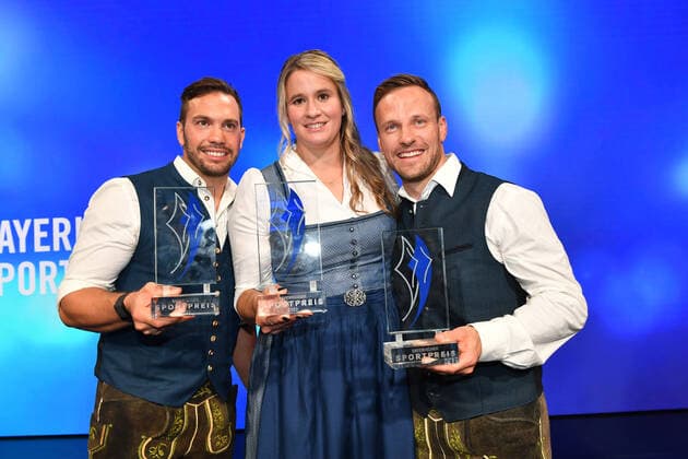 Tobias Arlt, Natalie Geisenberger und Tobias Wendl Verleihung des Bayerischen Sportpreis 2022 Ehrung, Auszeichnung, Preis BMW Welt München 22. Oktober 2022