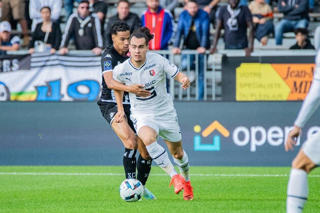 Arthur Theate (Stade Rennais) FOOTBALL : Angers SCO vs Stade Rennais - Ligue 1 - Journee 12 - 23 10 2022 BaptisteAutissier Panoramic 