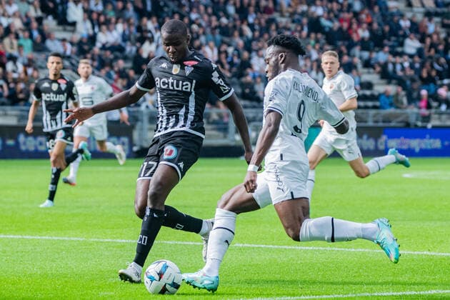 Arnaud Kalimuendo (Stade Rennais) Ibrahim Amadou (ANGERS SCO) FOOTBALL : Angers SCO vs Stade Rennais - Ligue 1 - Journee 12 - 23 10 2022 BaptisteAutissier Panoramic 