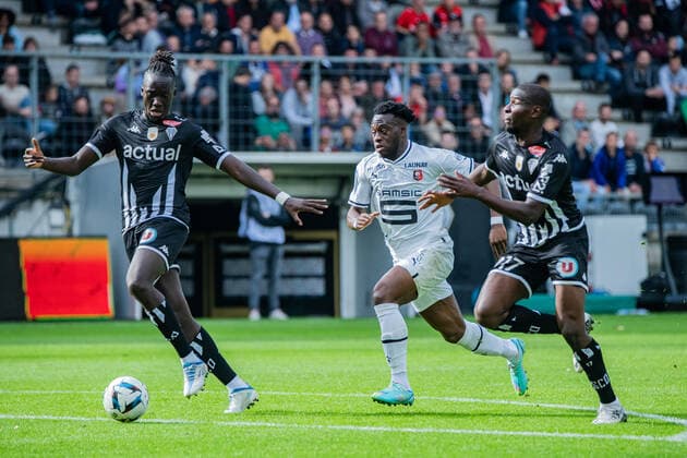 Arnaud Kalimuendo (Stade Rennais) Ibrahim Amadou (ANGERS SCO) Batista Mendy (ANGERS SCO) FOOTBALL : Angers SCO vs Stade Rennais - Ligue 1 - Journee 12 - 23 10 2022 BaptisteAutissier Panoramic 