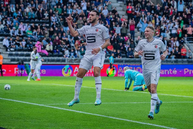 Joie des joueurs du Stade Rennais aprÃ s le but de Amine Gouiri (Stade Rennais) FOOTBALL : Angers SCO vs Stade Rennais - Ligue 1 - Journee 12 - 23 10 2022 BaptisteAutissier Panoramic 
