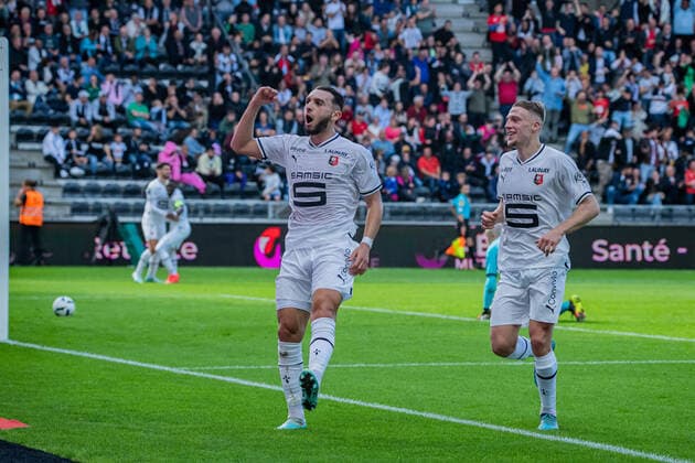 Joie des joueurs du Stade Rennais aprÃ s le but de Amine Gouiri (Stade Rennais) FOOTBALL : Angers SCO vs Stade Rennais - Ligue 1 - Journee 12 - 23 10 2022 BaptisteAutissier Panoramic 