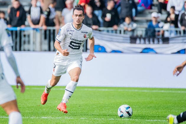 Arthur Theate (Stade Rennais) FOOTBALL : Angers SCO vs Stade Rennais - Ligue 1 - Journee 12 - 23 10 2022 BaptisteAutissier Panoramic 