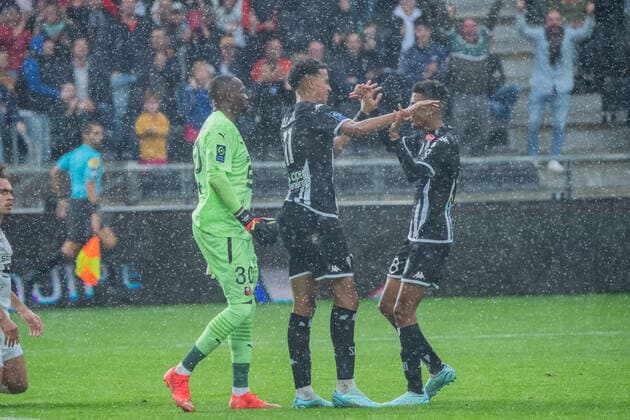 Joie des joueurs du Angers SCO aprÃ s le but de Amine Salama (ANGERS SCO) FOOTBALL : Angers SCO vs Stade Rennais - Ligue 1 - Journee 12 - 23 10 2022 BaptisteAutissier Panoramic 