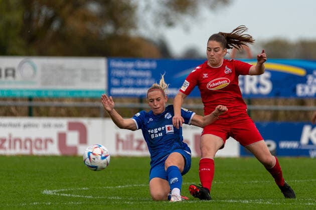 Cindy Koenig (SC Sand, 11) am Ball vor Leonie Krump (1. FC Koeln U20, 06) GER, SC Sand vs. 1. FC Koeln U20, Fussball, 2. Frauen Bundesliga, 6. Spieltag, Saison 2022 2023, 23.10.2022 GER, SC Sand vs. 1. FC Koeln U20, Fussball, 2. Frauen Bundesliga, 6. Spieltag, Saison 2022 2023, 23.10.2022 Willstaett-Sand Copyright: xEibner-Pressefoto ThomasxHeßx EPS_EER