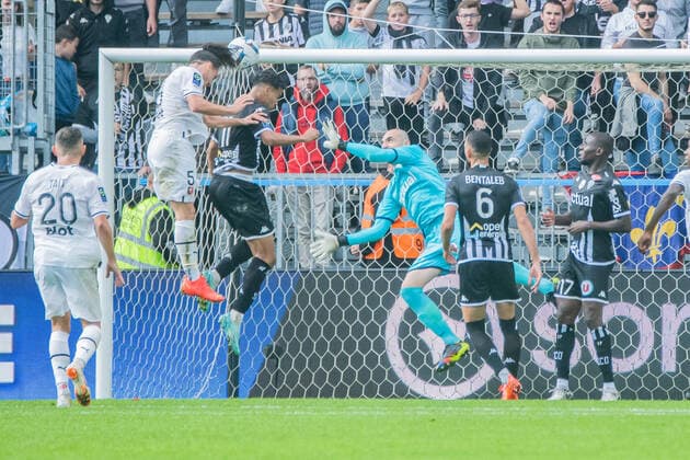 Paul Bernardoni (ANGERS SCO) Amine Salama (ANGERS SCO) Arthur Theate (Stade Rennais) FOOTBALL : Angers SCO vs Stade Rennais - Ligue 1 - Journee 12 - 23 10 2022 BaptisteAutissier Panoramic 
