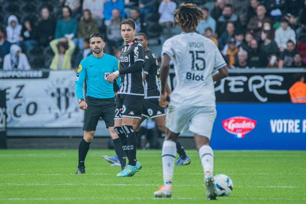 Nabil Bentaleb (ANGERS SCO) FOOTBALL : Angers SCO vs Stade Rennais - Ligue 1 - Journee 12 - 23 10 2022 BaptisteAutissier Panoramic 