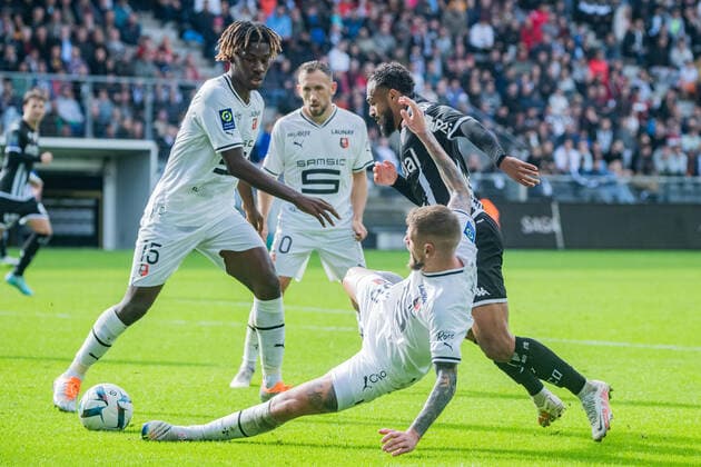 Xeka (Stade Rennais) Sofiane Boufal (ANGERS SCO) Christopher Wooh (Stade Rennais) FOOTBALL : Angers SCO vs Stade Rennais - Ligue 1 - Journee 12 - 23 10 2022 BaptisteAutissier Panoramic 