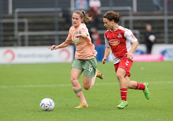 Reena Wichmann (Werder), Ally Gudorf (Köln), 1. FC Köln - SV Werder Bremen, Flyeralarm Frauen Bundesliga, 5. Spieltag, Köln, Deutschland, 23.10.2022,