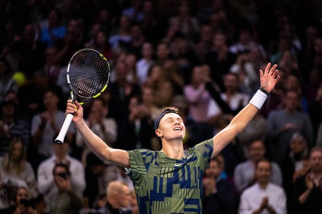Bilder des Jahres, Sport 10 Oktober Sport Themen der Woche KW42 Sport Bilder des Tages 221023 Holger Rune of Denmark celebrates after the final of the men s singels during day 9 of the Stockholm Open tennis tournament on October 23, 2022 in Stockholm. Photo: Jesper Zerman BILDBYRAN COP 234 JZ0258 tennis stockholm open day 9 finals bbeng jubel *** 221023 Holger Rune of Denmark celebrates after the final of the men s singels during day 9 of the Stockholm Open tennis tournament on October 23, 2022 in Stockholm Photo Jesper Zerman BILDBYRAN COP 234 JZ0258 tennis stockholm open day 9 finals bbeng jubel,  Copyright: JESPERxZERMAN BB221023JZ035
