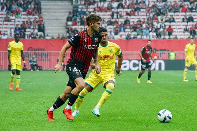 Mattia Viti (OGC Nice) - Ludovic Blas (FC Nantes) FOOTBALL : OGC Nice vs FC Nantes - Ligue 1 Uber Eats - Nice - 23 10 2022 NorbertScanella Panoramic 