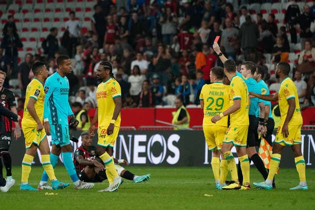 Carton rouge - Francois Letexier (arbitre) - Alban Lafont (FC Nantes) FOOTBALL : OGC Nice vs FC Nantes - Ligue 1 Uber Eats - Nice - 23 10 2022 NorbertScanella Panoramic 