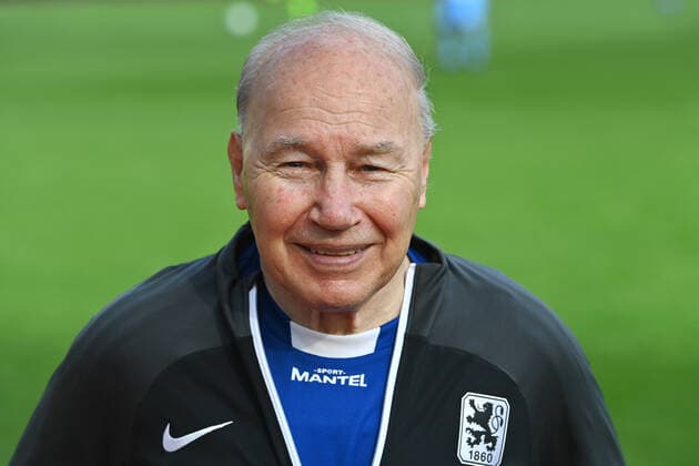 Karsten WETTBERG (Ex Trainer 1860), Einzelbild,angeschnittenes Einzelmotiv,Portraet,Portrait,Porträt. Fussball:Legendenspiel FC Bayern Muenchen - TSV 1860 Muenchen am 23.10.2022,Olympiastadion Muenchen.