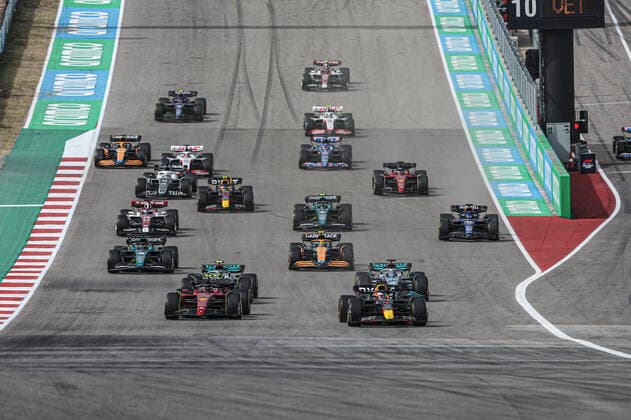 Start race 01 VERSTAPPEN Max (nld), Red Bull Racing RB18, action 55 SAINZ Carlos (spa), Scuderia Ferrari F1-75, action 44 HAMILTON Lewis (gbr), Mercedes AMG F1 Team W13, action 63 RUSSELL George (gbr), Mercedes AMG F1 Team W13, action during the Formula 1 Aramco United States Grand Prix 2022, 19th round of the 2022 FIA Formula One World Championship, WM, Weltmeisterschaft from October 21 to 23, 2022 on the Circuit of the Americas, in Austin, Texas - F1 - UNITED STATES GRAND PRIX 2022 - RACE DPPI Panoramic GOOD7354
