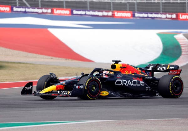 AUSTIN, TX - OCTOBER 23: Red Bull Racing Honda driver Max Verstappen (1) of Team Netherlands makes a turn on the 12th turn during the F1 Aramco United States Grand Prix race on October 23, 2022 at the Circuit of the Americas in Austin, TX. (Photo by Adam Davis Icon Sportswire) AUTO: OCT 23 F1 US Grand Prix Icon2210234411