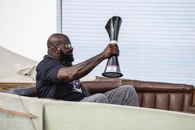 Shaquille O™Neal former NBA, Basketball Herren, USA player trophy during the Formula 1 Aramco United States Grand Prix 2022, 19th round of the 2022 FIA Formula One World Championship, WM, Weltmeisterschaft from October 21 to 23, 2022 on the Circuit of the Americas, in Austin, Texas - F1 - UNITED STATES GRAND PRIX 2022 - RACE DPPI Panoramic  00122044__R3_6318