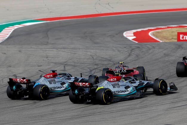 Start, 63 George Russell (GBR, Mercedes-AMG Petronas F1 Team), 11 Sergio Perez (MEX, Oracle Red Bull Racing), 44 Lewis Hamilton (GBR, Mercedes-AMG Petronas F1 Team), F1 Grand Prix of USA at Circuit of The Americas on October 23, 2022 in Austin, United States of America. (Photo by HOCH ZWEI) Austin United States of America
