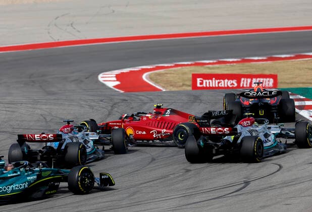 Start, 63 George Russell (GBR, Mercedes-AMG Petronas F1 Team), 11 Sergio Perez (MEX, Oracle Red Bull Racing), 44 Lewis Hamilton (GBR, Mercedes-AMG Petronas F1 Team), F1 Grand Prix of USA at Circuit of The Americas on October 23, 2022 in Austin, United States of America. (Photo by HOCH ZWEI) Austin United States of America