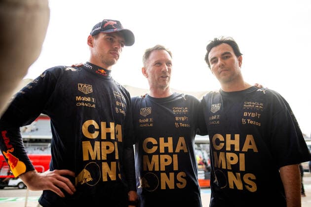 Max Verstappen (NED, Oracle Red Bull Racing 1), Christian Horner (Oracle Red Bull Racing, Teamchef), Sergio Checo Perez (MEX, Oracle Red Bull Racing 11) feiern den Gewinn der Konstrukteuersweltmeisterschaft, USA, Formel 1 Grand Prix der USA, Circuit of the Americas Austin, Rennen, 23.10.2022 USA, Formel 1 Grand Prix der USA, Circuit of the Americas Austin, Rennen, 23.10.2022 Austin Copyright: xEibner Memmlerx EP_MMR