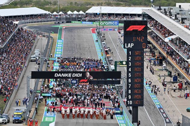 Bilder des Jahres, Sport 10 Oktober Sport Themen der Woche KW42 Sport Bilder des Tages MATESCHITZ Dietrich homenage during the Formula 1 Aramco United States Grand Prix 2022, 19th round of the 2022 FIA Formula One World Championship, WM, Weltmeisterschaft from October 21 to 23, 2022 on the Circuit of the Americas, in Austin, Texas - F1 - UNITED STATES GRAND PRIX 2022 - RACE DPPI Panoramic  00122044_231022-USA-4072-PVE
