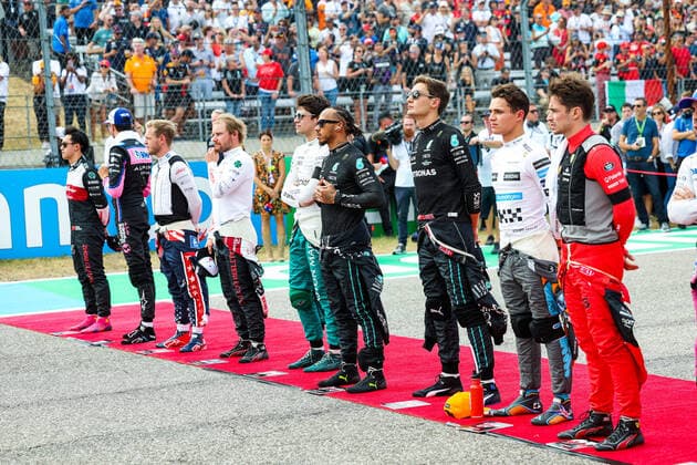 Tribute of all drivers and team principals to MATESCHITZ Dietrich (aut), Red Bull CEO, on the starting grid during the Formula 1 Aramco United States Grand Prix 2022, 19th round of the 2022 FIA Formula One World Championship, WM, Weltmeisterschaft from October 21 to 23, 2022 on the Circuit of the Americas, in Austin, Texas - F1 - UNITED STATES GRAND PRIX 2022 - RACE DPPI Panoramic  20221023_G00D8180