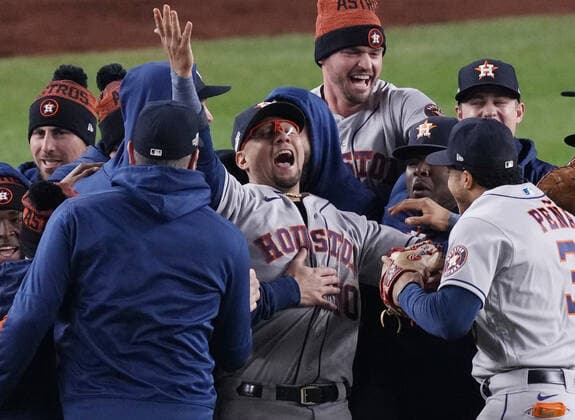 Sport Themen der Woche KW42 Sport Bilder des Tages Houston Astros celebrate after they beat the New York Yankees 6-5 in game four of their American League Championship Series at Yankee Stadium in New York City on Sunday, October 23, 2022. The Astros won the best-of-seven series 4-0 and go on to meet the Philadelphia Phillies in the World Series.  NYP2022102393 RAYxSTUBBLEBINE