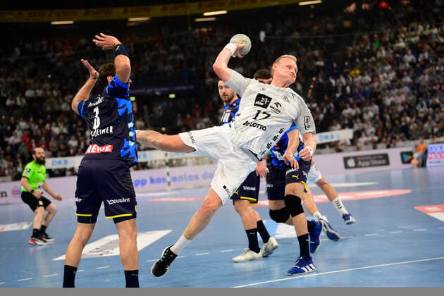 Sport Themen der Woche KW42 Sport Bilder des Tages Patrick Wiencek (THWKiel,17), THW Kiel vs Rhein-Neckar Löwen, Handball-Bundesliga, Männer, Liqui-Moly-HBL, 8. Spieltag, Saison 2022 2023, 23.10.22 Kiel Wunderino-Arena Schleswig-Holstein Germany *** Patrick Wiencek THWKiel,17 , THW Kiel vs Rhein Neckar Löwen, Handball Bundesliga, Men, Liqui Moly HBL, Matchday 8, Season 2022 2023, 23 10 22 Kiel Wunderino Arena Schleswig Holstein Germany